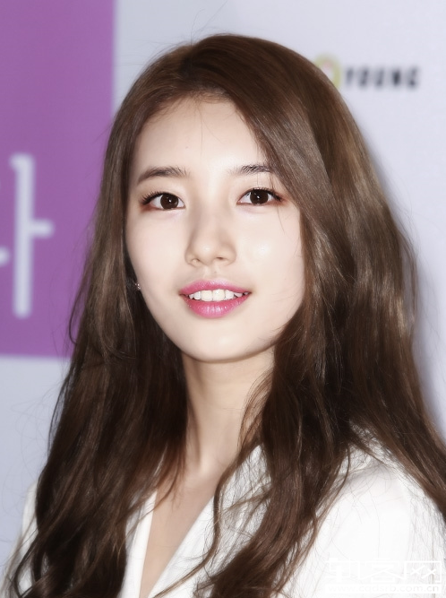 missa成员秀智出席代言活动 展现天使般笑容